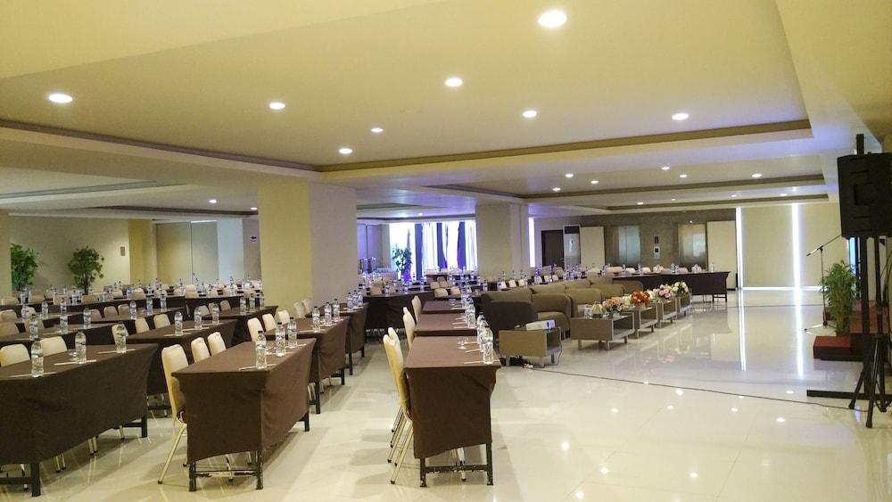แกรนด์ เอเชีย โฮเต็ล มากาซาร์ Hotel ภายนอก รูปภาพ